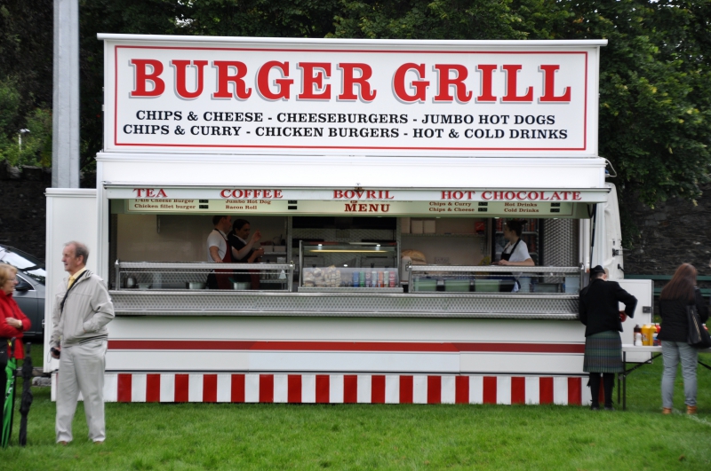magasin-ROURE-min_advertising-food-snack-eat-fast-food-barbecue-491617-pxhere.com